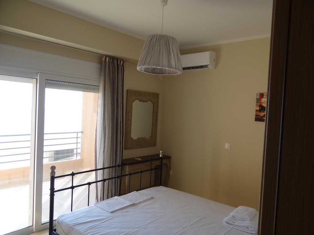 Aperanto House Paralia Loutsas Exterior photo