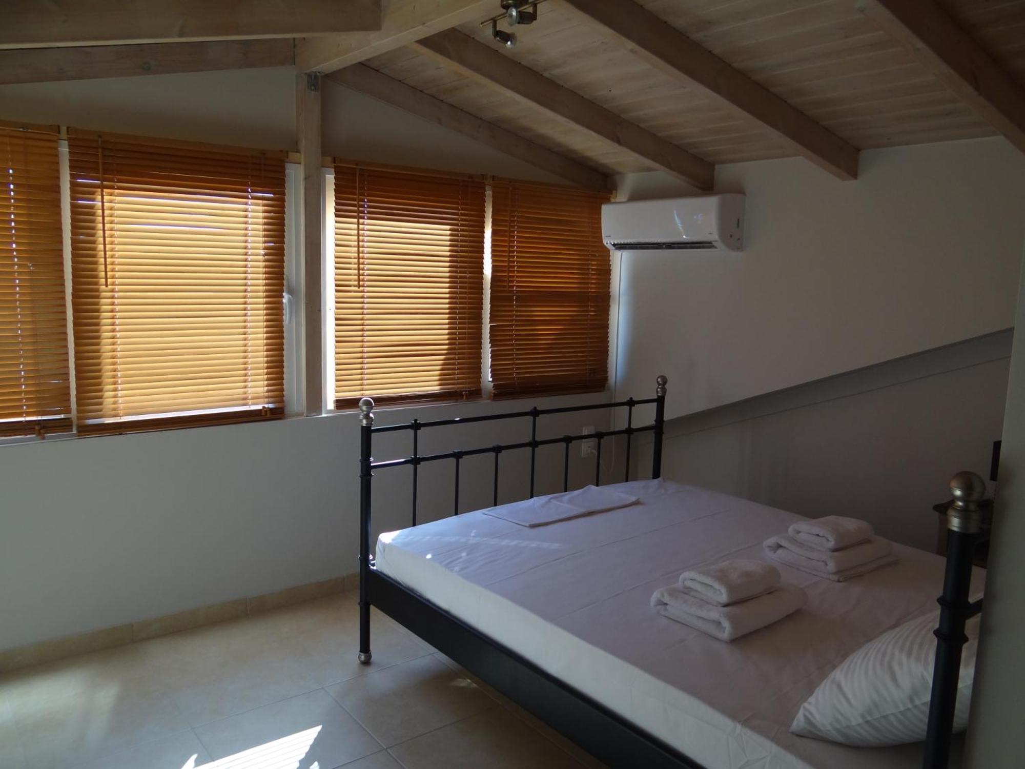 Aperanto House Paralia Loutsas Room photo