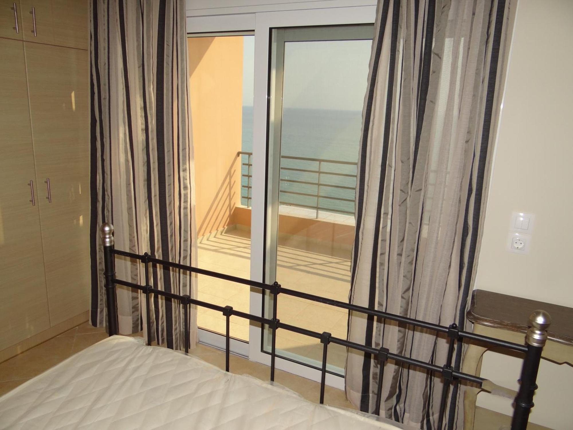 Aperanto House Paralia Loutsas Room photo