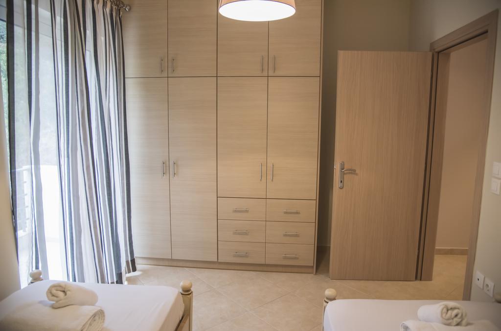 Aperanto House Paralia Loutsas Exterior photo