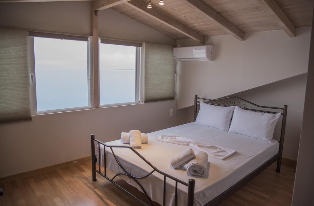 Aperanto House Paralia Loutsas Exterior photo