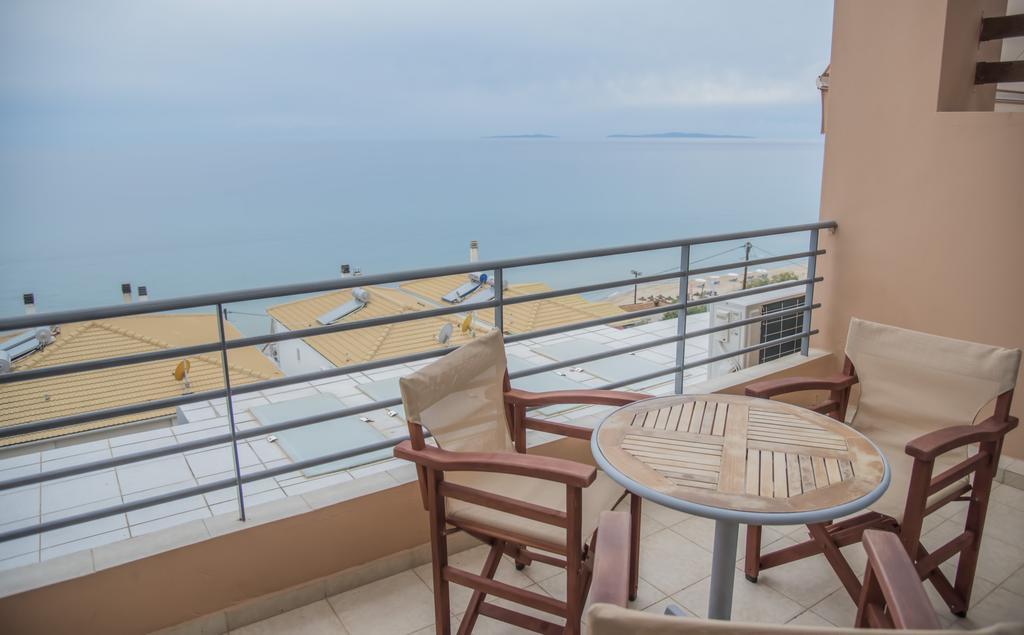 Aperanto House Paralia Loutsas Exterior photo